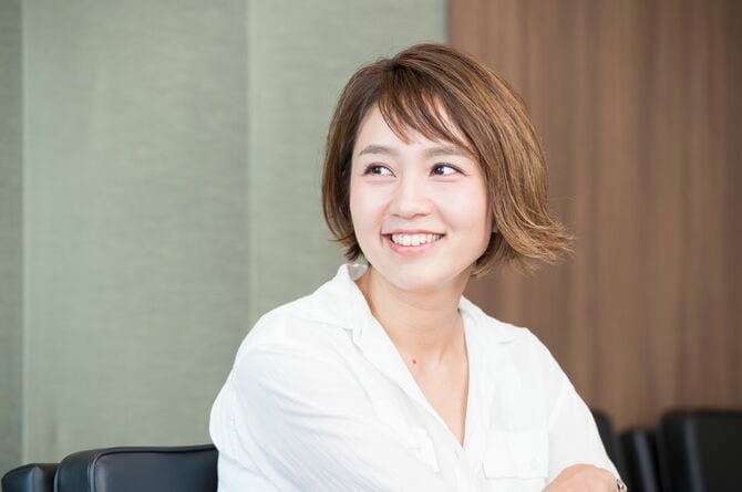 2010年、次男の和田率さんと結婚した和田明日香さんは現在、料理家として活躍 ©文藝春秋