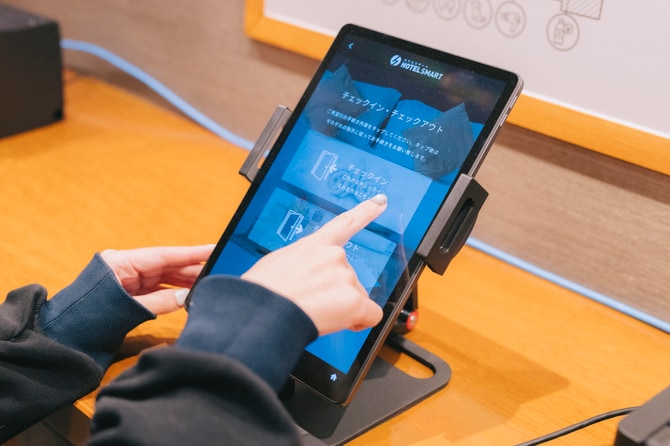 チェックイン・チェックアウトは、端末にタッチするだけで実にスムーズ。