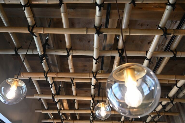 “やわらかで、自由”な佐渡の恵みをおまかせでいただく。ハレの日を彩る島レストラン「kaneto」