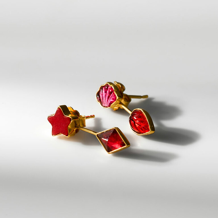 DETACHABLE DROP EARRINGS 45,100円／GRAINNE MORTON