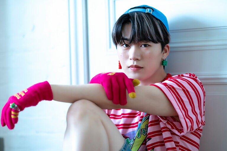 フジテレビ『めざまし8』のテーマ曲『NEWSmile』の歌詞を担当。