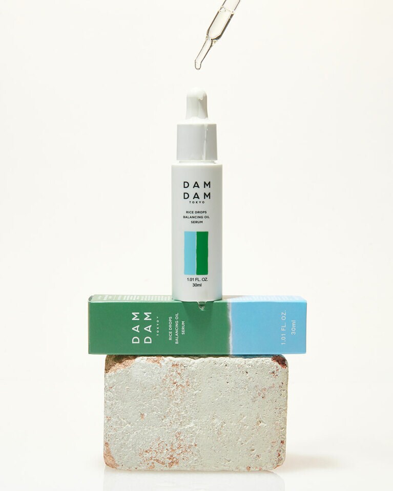 コメヌカ（コメヌカ油）を使用したライスドロップスバランスングオイルセラム 7,920円。