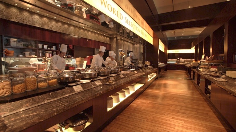 いちごスイーツバイキングは、カフェレストラン「 ル・タン」にて。ピッツァ、パスタ、点心などの軽食も楽しめる。