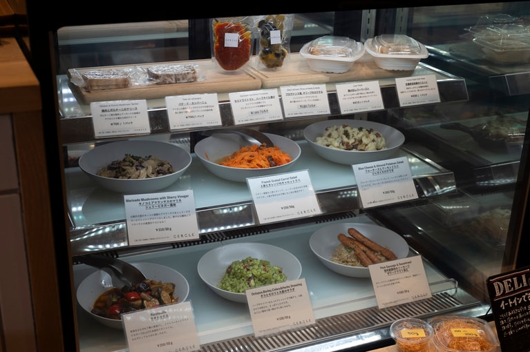 地元の食材を使用したデリは滋味深い味わい。