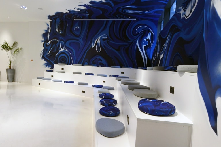 クレイグ・ブラックのアクリル・フュージョンの手法を使った作品。