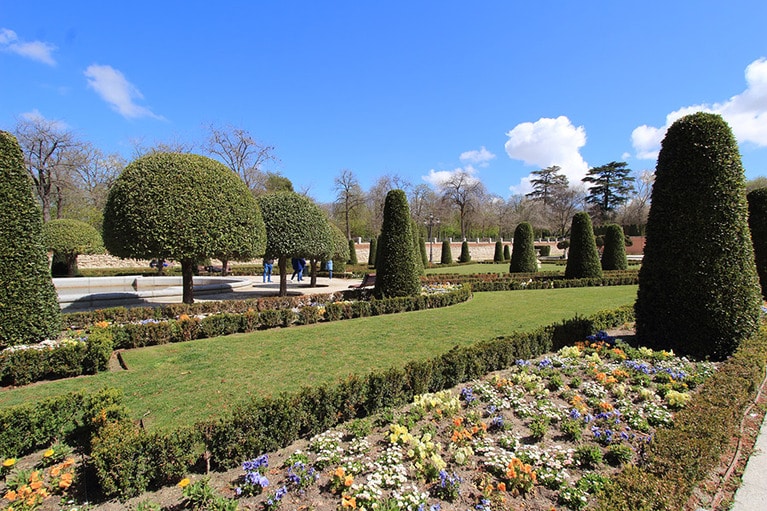 美しく手入れされたレティーロ公園の花壇。かなり広いので時間をかけて楽しみたい。