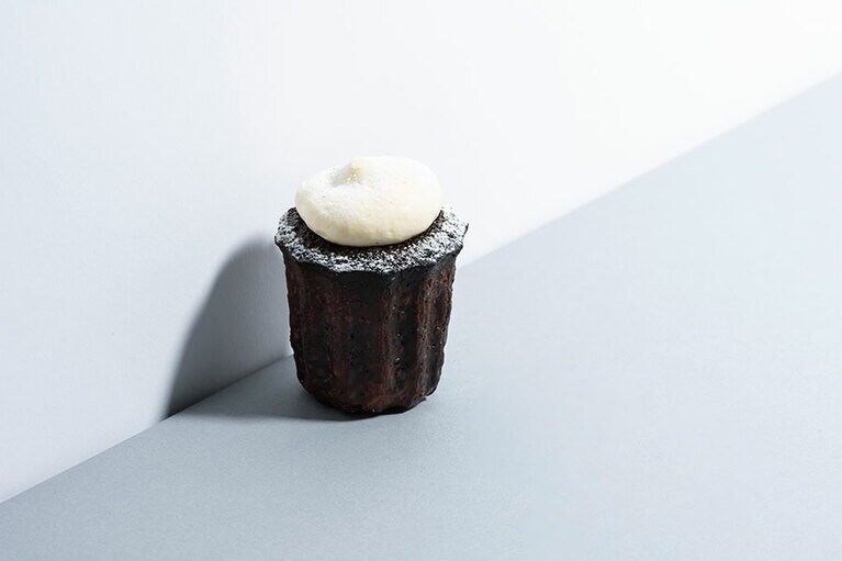 福岡LA SOEURの「生カヌレ4個セット」 1,550円。