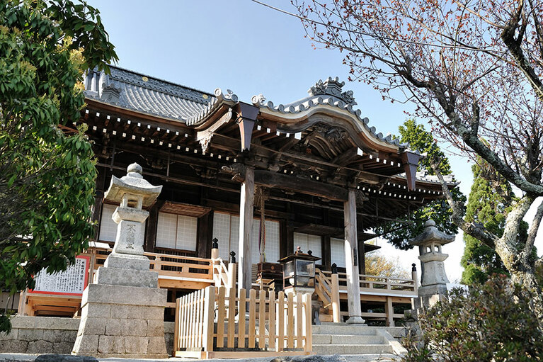 護摩行を受ける無動寺(護摩行は開催されない日もある)。