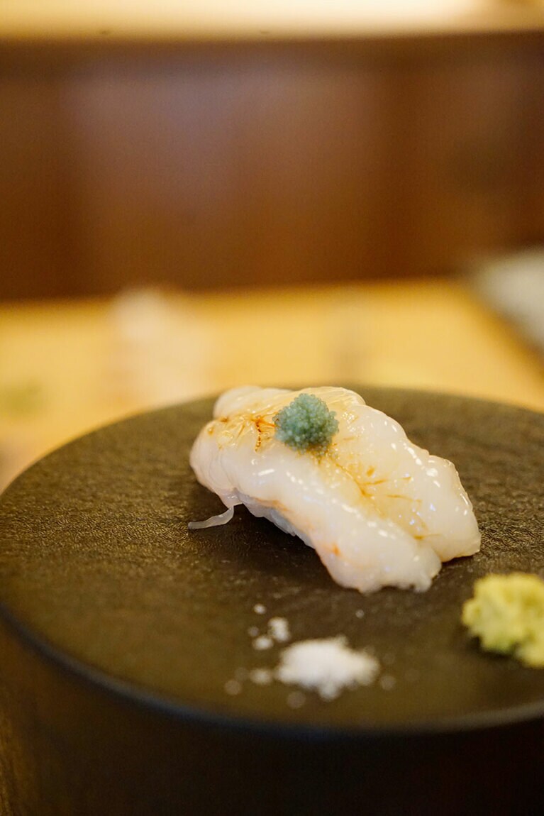 富山の冬の味覚、白エビは卵をトッピングに。甘くて口の中でとろける。
