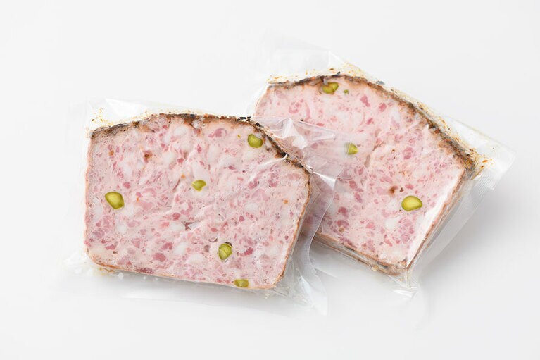 【埼玉県】手づくりハム工房 バルツバインの「ハックブラーテン」450円(100gあたり、税込)。※オンラインでは495円(90g)を販売。