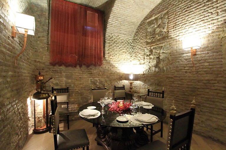 「カフェ・デ・オリエンテ」の個室。密談したくなる雰囲気！ (笑)