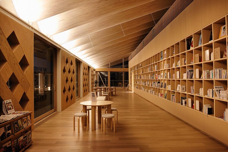 好みの本を見つけて読み耽るのも楽しい。