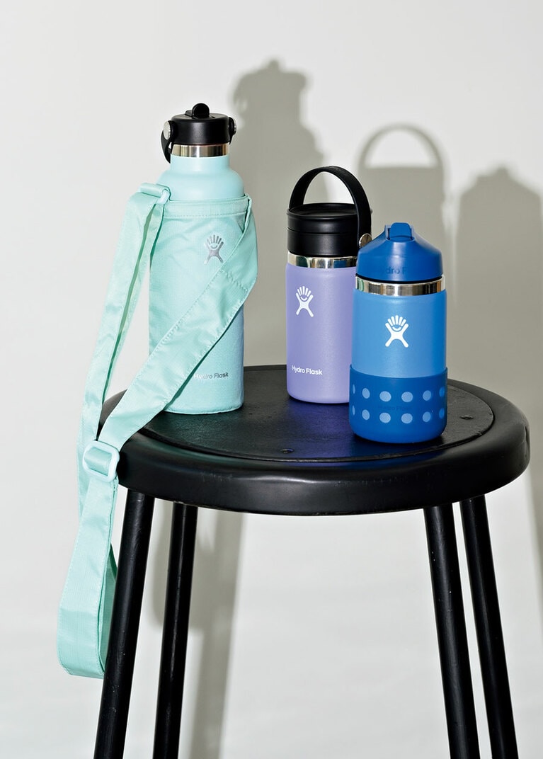 （左）ストロー付きマウス（621ml）5,170円、（中）スライド式マウス（354ml）4,400円、（右）キッズストロー付きマウス（354ml）4,400円、パッカブルホルダ 3,300円／ハイドロフラスク（アルコインターナショナル）
