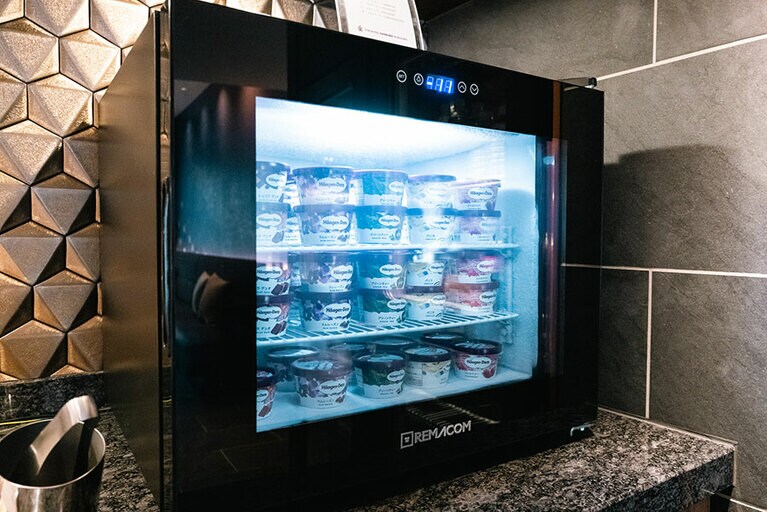 プレミアラウンジ「KANAZAWA」ではアイスクリームも用意されている。