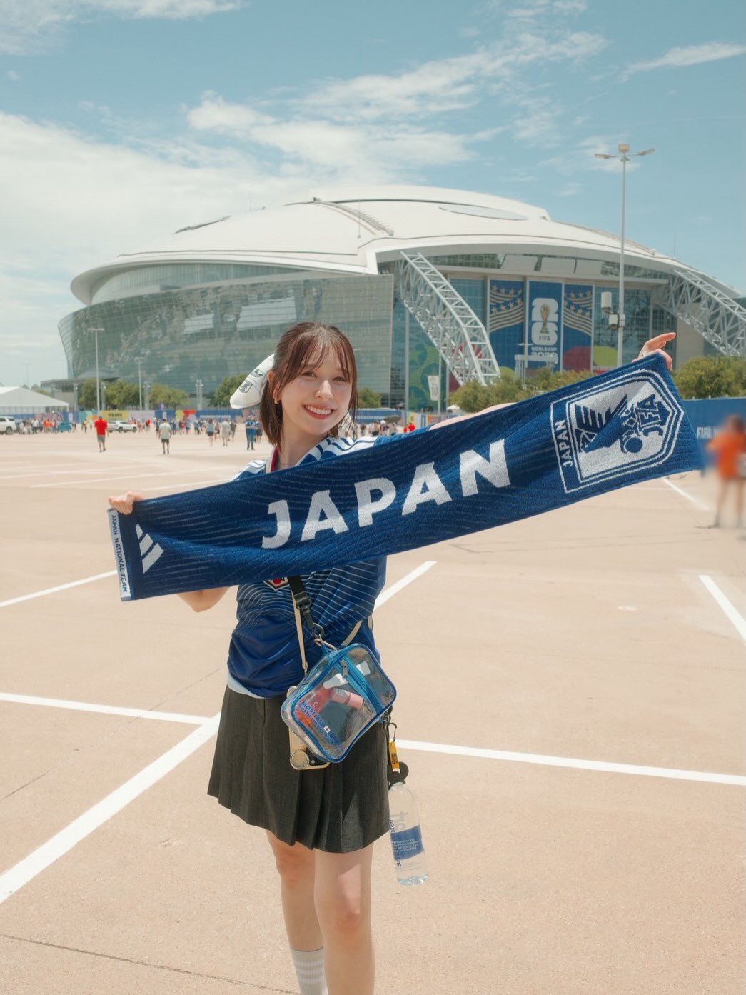 玉井詩織さんのミニスカコーデ（本人のInstagramより引用）