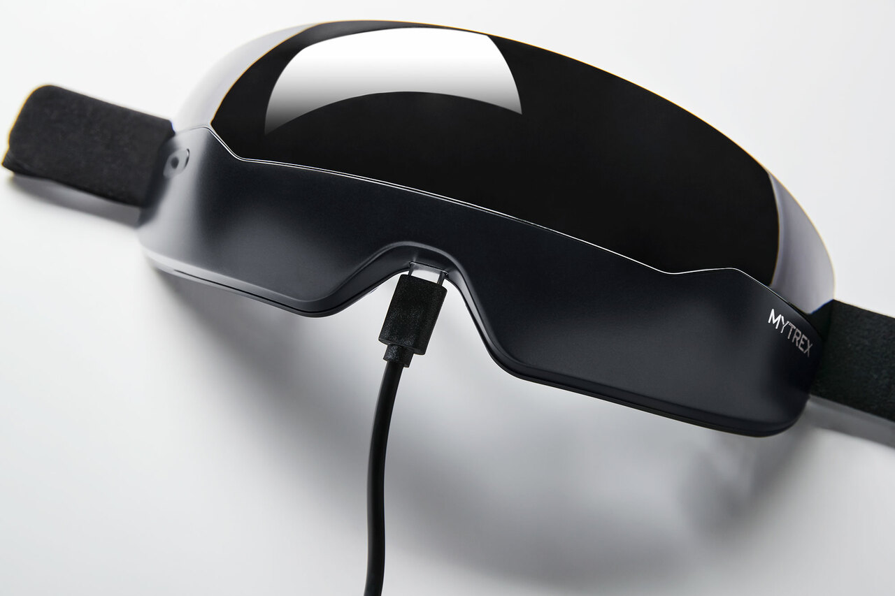 マッサージャー本体は充電式。一回のフル充電で約4時間使用可能。