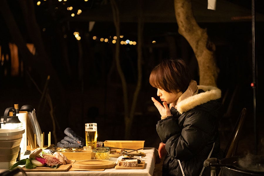 寒くても、やっぱりビールで乾杯したい。アルコール類だけでなくあたたかいカフェメニューも揃っています。