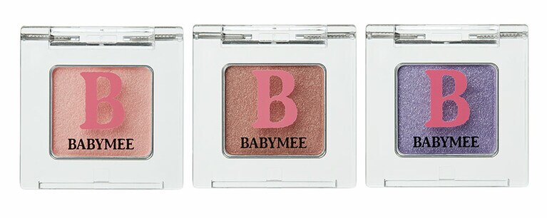 BABYMEE ニュアンスカラー シャドウ 左から、塗るとポッと赤み強めでほんわりした色気も感じる“コーラルピンク”、ずっと人気の高い赤みニュアンスブラウンで日本人の肌色に使いやすいとの声も多い“ボルドーブラウン”、今のところ唯一の寒色カラーは、シルバーラメがチラチラまたたいて重くなりすぎない“マルベリーパープル”。各880円／Nuzzle