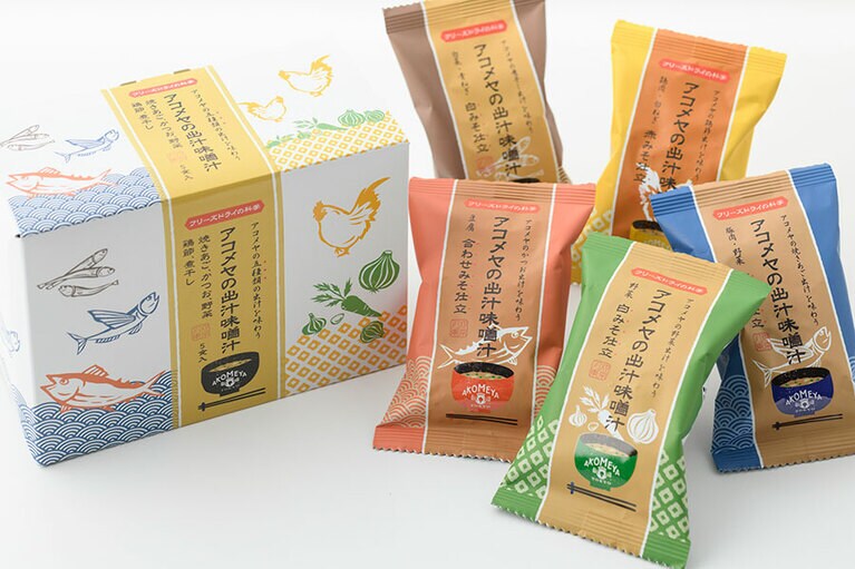 アコメヤの出汁味噌汁 5種セットBOX入り 1,100円(5個入り)。