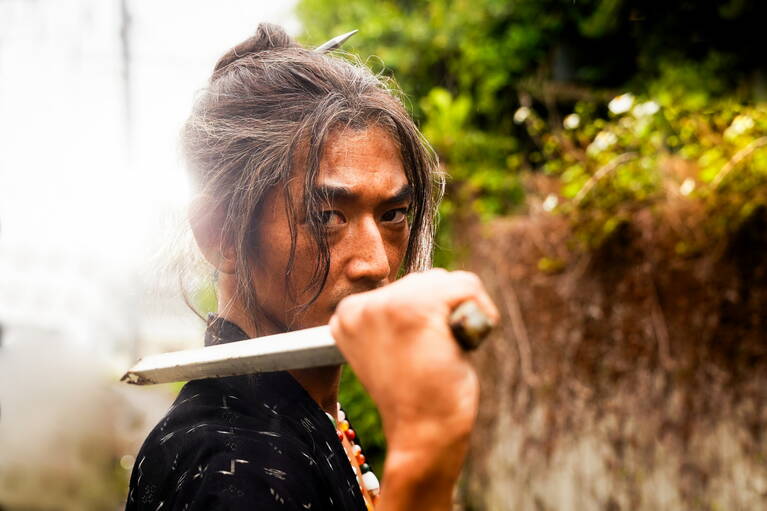 戦果アギヤーのリーダー・オンを演じた永山瑛太さん　©真藤順丈／講談社　©2025「宝島」製作委員会