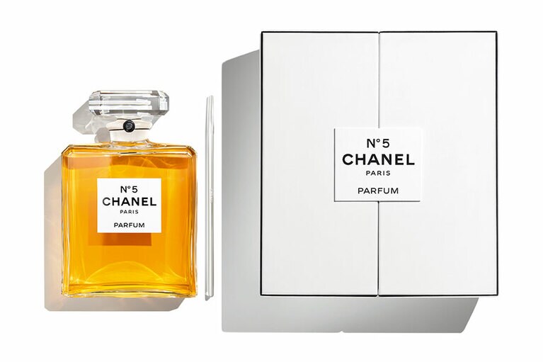 シャネル N°5　2021mL 3,740,000円(店舗・数量限定発売)。発売日：10月29日(金) ©CHANEL ※お取り扱い店舗はシャネル カスタマーケア(0120-525-519)までお問合せ下さい。