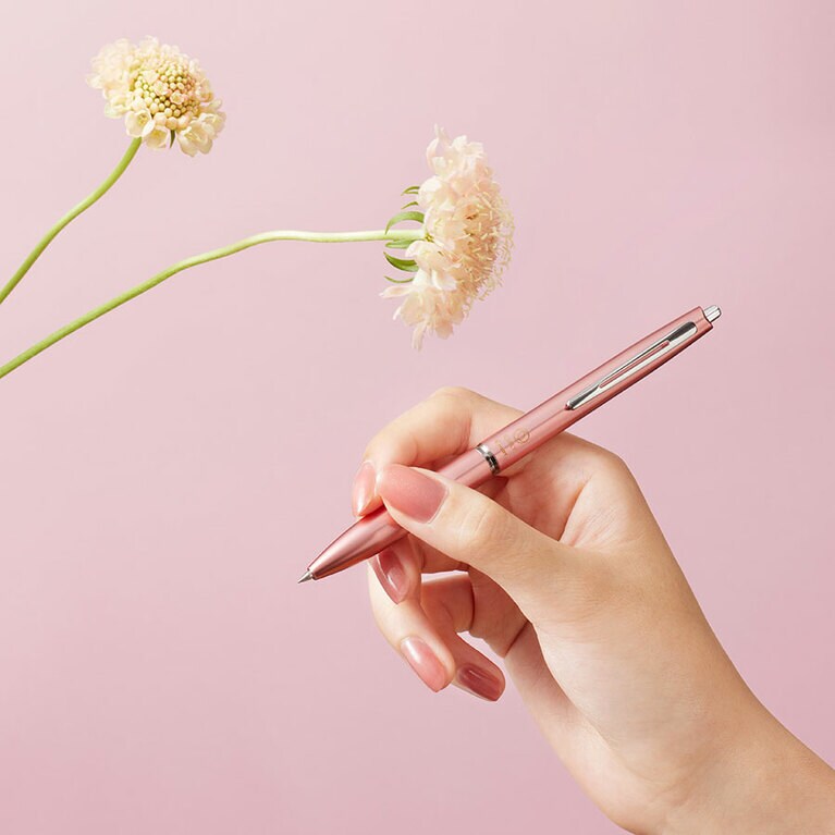 ＮＬ４１とコーディネートしたいILMILY　excelコラボ　油性ボールペン　エクセルイエベピンク 880円／パイロットコーポレーション