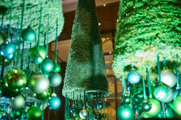 ロビー正面のクリスマス装飾。