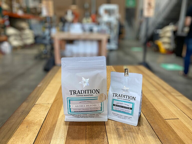 51%もカウコーヒーがブレンドされたAloha Blend。左から36ドル（12Oz）、 19ドル（4oz）。