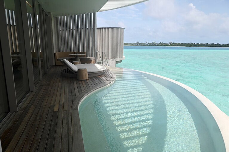 プライベートプールは四角形ではなく、流線形。