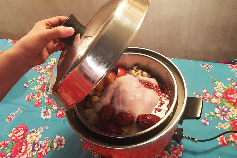 材料をすべて一緒に蒸し煮するだけだから簡単！