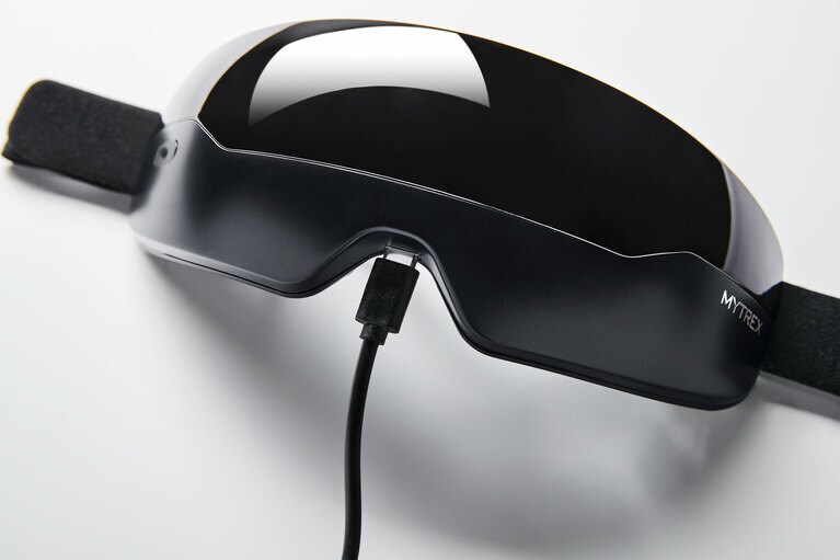 マッサージャー本体は充電式。一回のフル充電で約4時間使用可能。