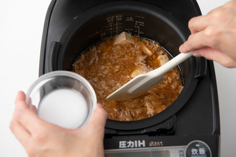 「献立もラクラク 炊飯器におまかせおかず」より。