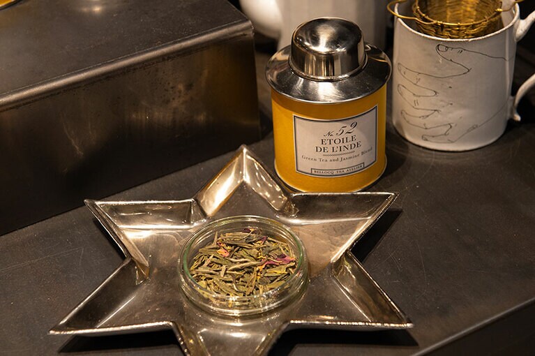 No.52 EOILE DE L'INDE 2,700円。