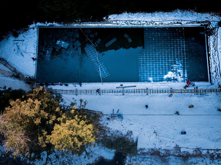 天然氷の採氷池。天然氷やそれを保存する氷室は、古くから伝わる日本の伝統文化だ。最小限の電力や動力しか使用しないことから、「究極のエコ商品」とも言われている。