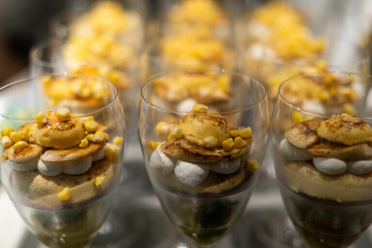 素材をバランスよく重ねていく。