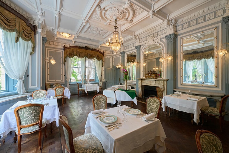 長楽館1Fのフレンチレストラン・フレンチ ル シェーヌ。