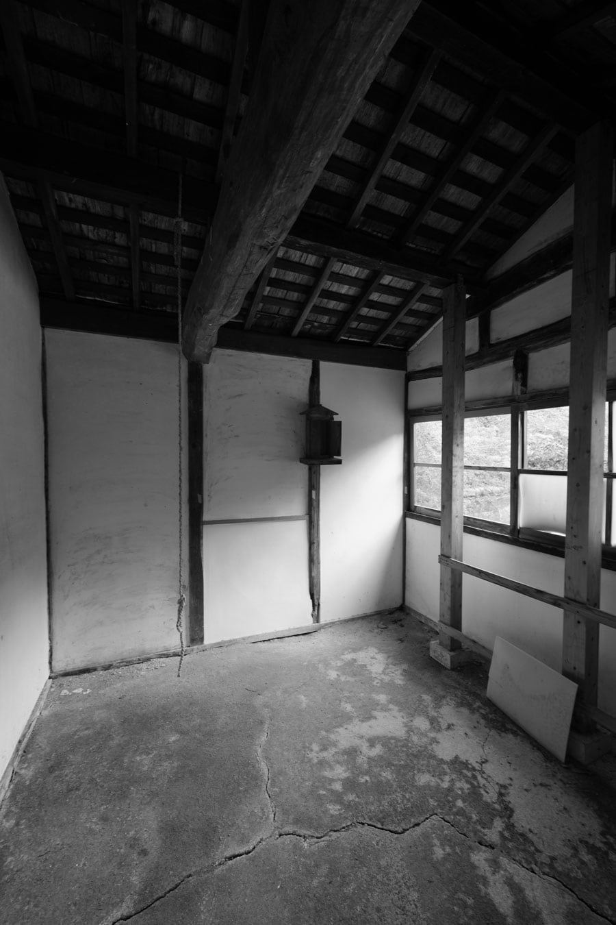 福井県敦賀市に現存する産小屋。出産だけでなく月経時も使用した。／朝日新聞