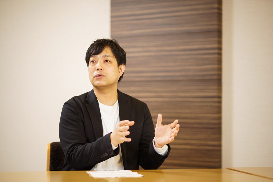 インスタリム株式会社CEOの徳島泰さん。3Dプリンターを活用して途上国向けに義足を製造する。