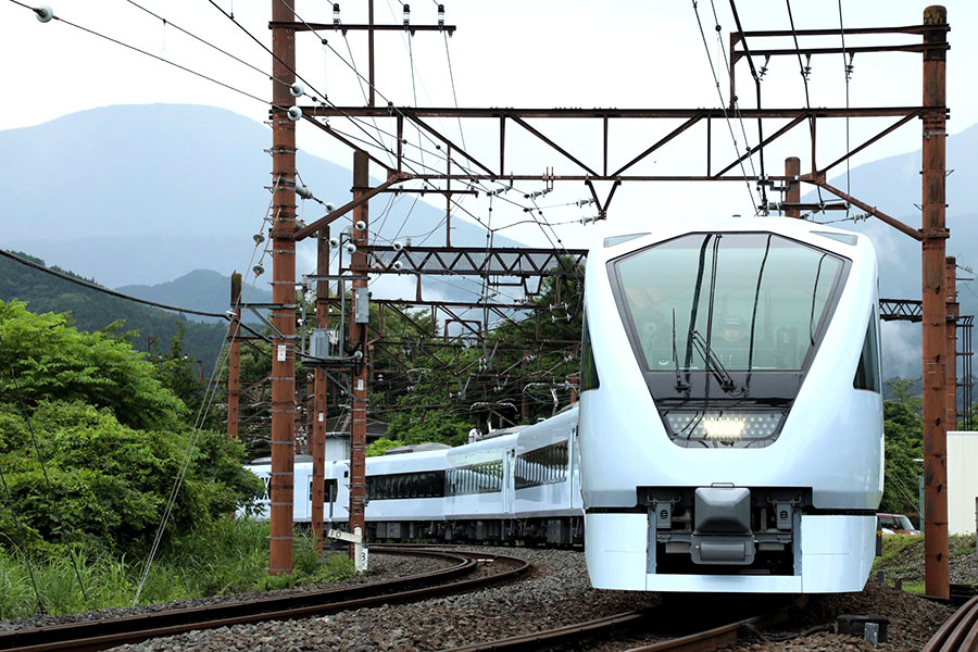 日光東照宮陽明門・唐門・御本社の高貴な白を彷彿とさせる車体カラー。