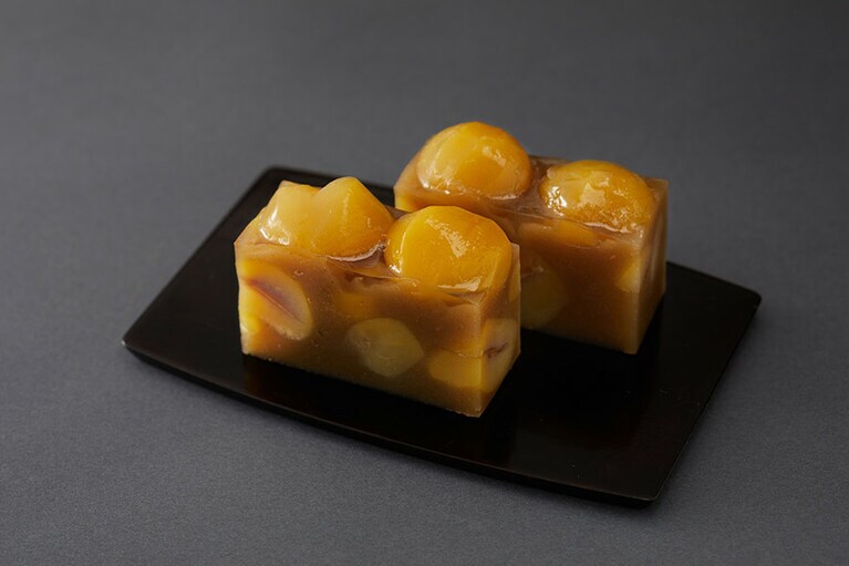 まさに栗が主役のお菓子。50点限り。1棹5,400円。