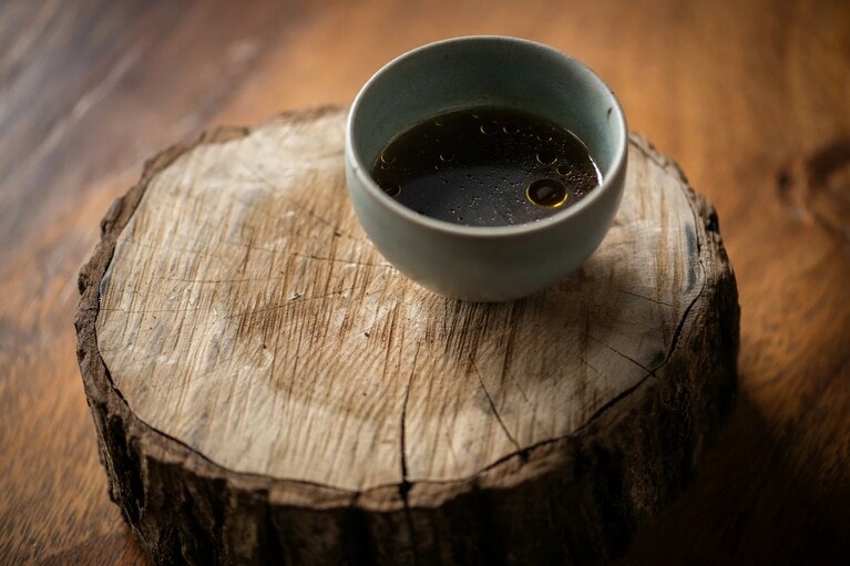 複雑で繊細、優しい味わいの「薬膳出汁」。