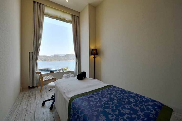 【グランドプリンスホテル広島】スパのトリートメントルームは、全室オーシャンビュー。