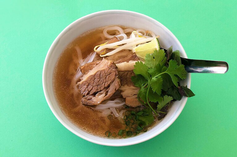 THE PIG ＆ THE LADY 牛肉のPHO〈2食分（スープ300g、フォー100g）〉2,800円／THE PIG ＆ THE LADY