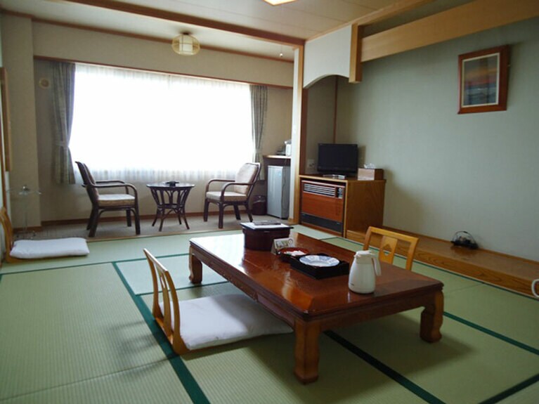 客室は和室など3タイプ。1名利用は洋室シングルが基本。