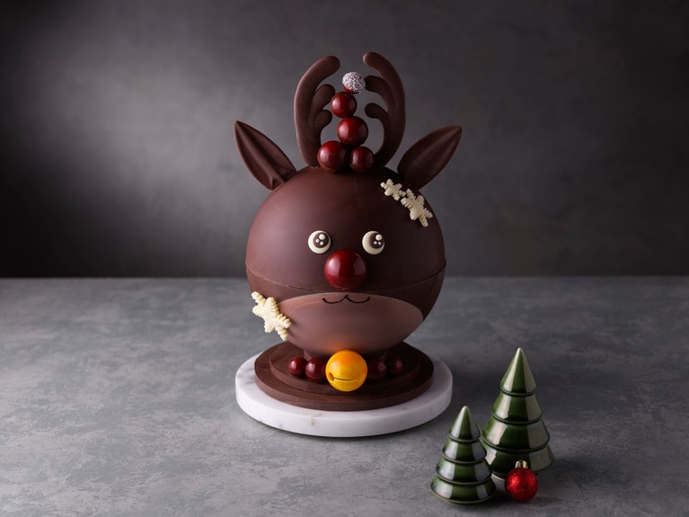 新作「クリスマス ディアー ショコラ ウィズ リンツチョコレート」（限定7個）30,000円。直径20cm×高さ約38cm。