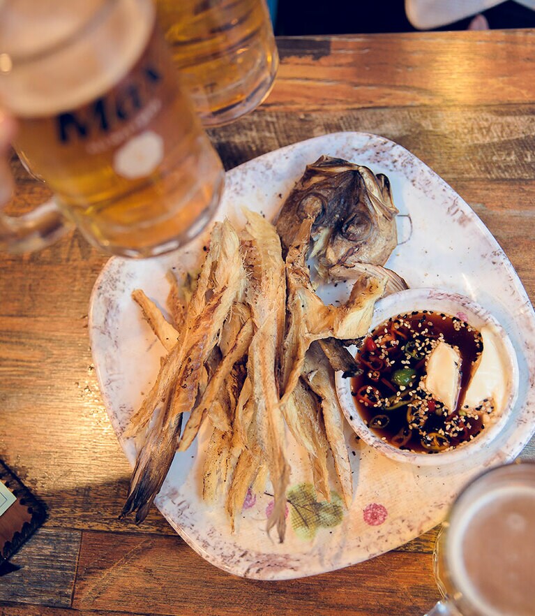 根気強く細く裂いてから醤油ダレで。