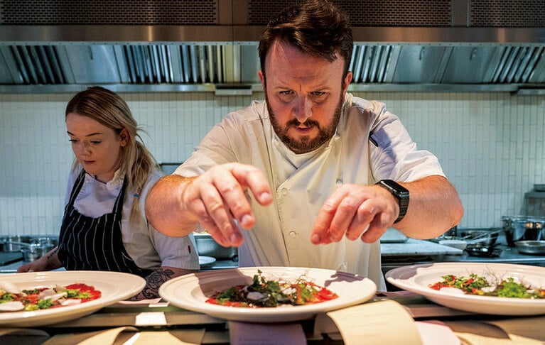 敷地内で栽培した野菜をふんだんに使った料理を楽しめる。