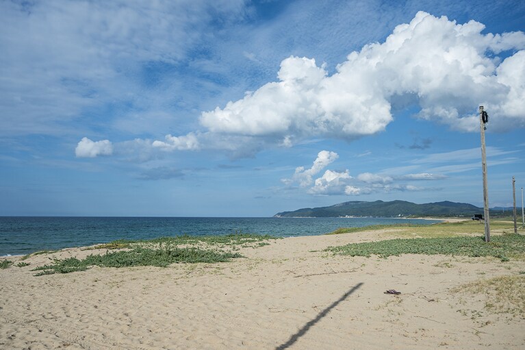近くに静かなビーチも。