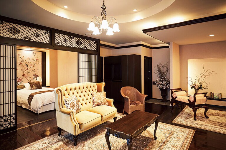 宿とゆかりの深い10人の文人達をイメージした客室。