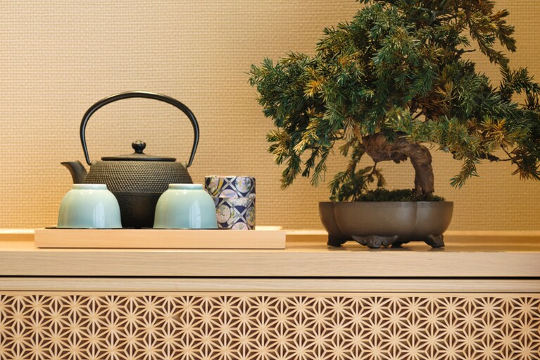 “シグネチャーツイン” では、南部鉄器などを配して、モダン旅館の趣を演出。